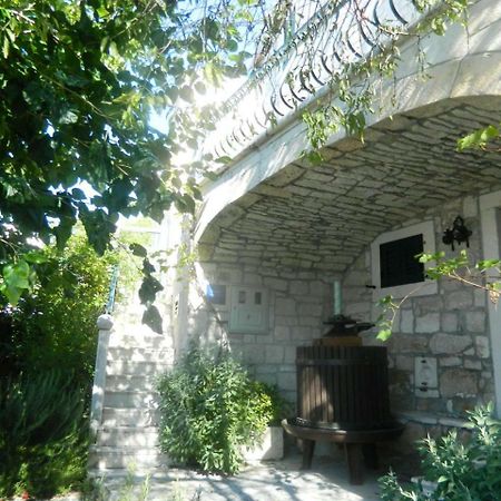 Villa Nikola Брела Екстериор снимка