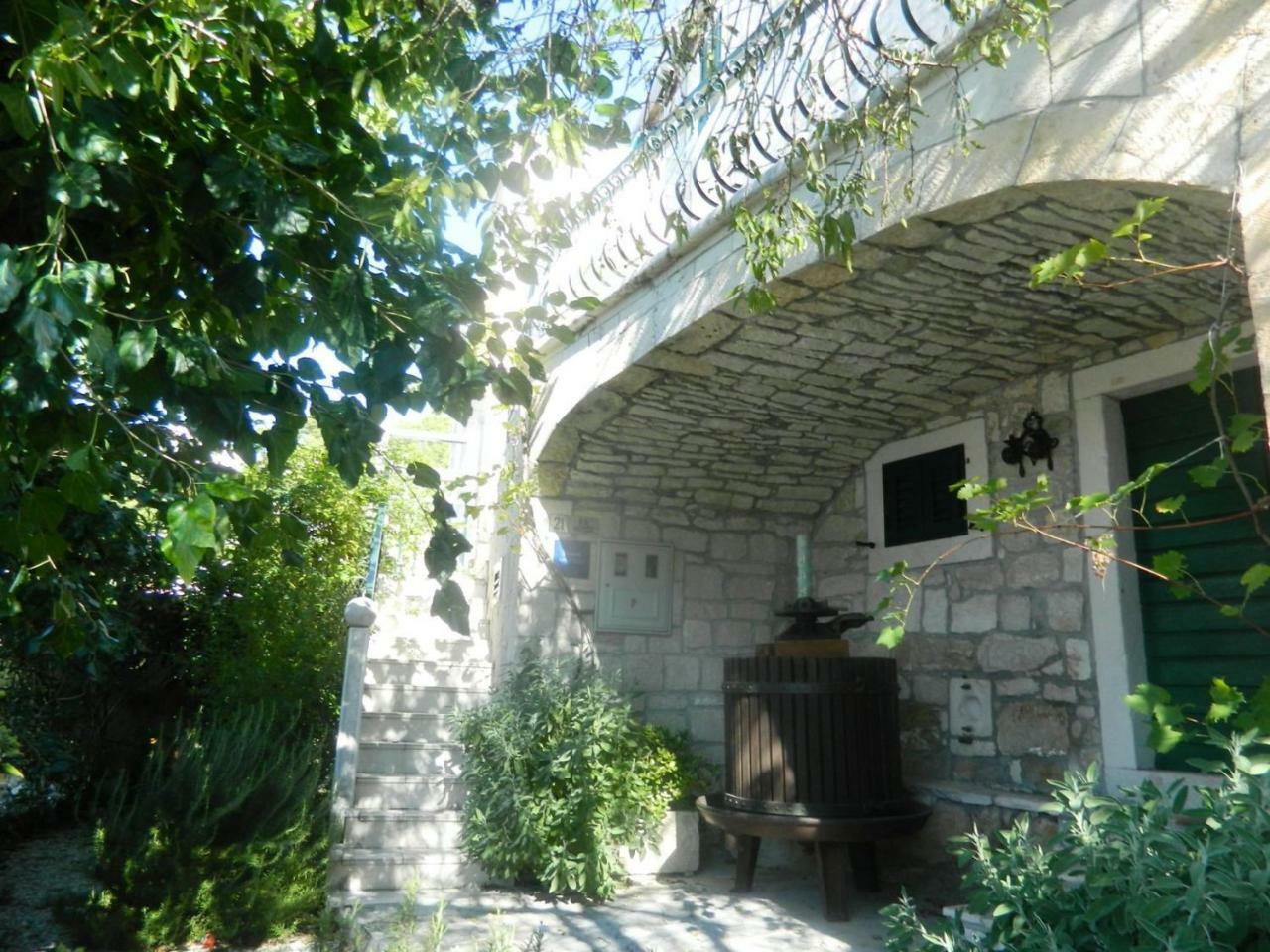 Villa Nikola Брела Екстериор снимка
