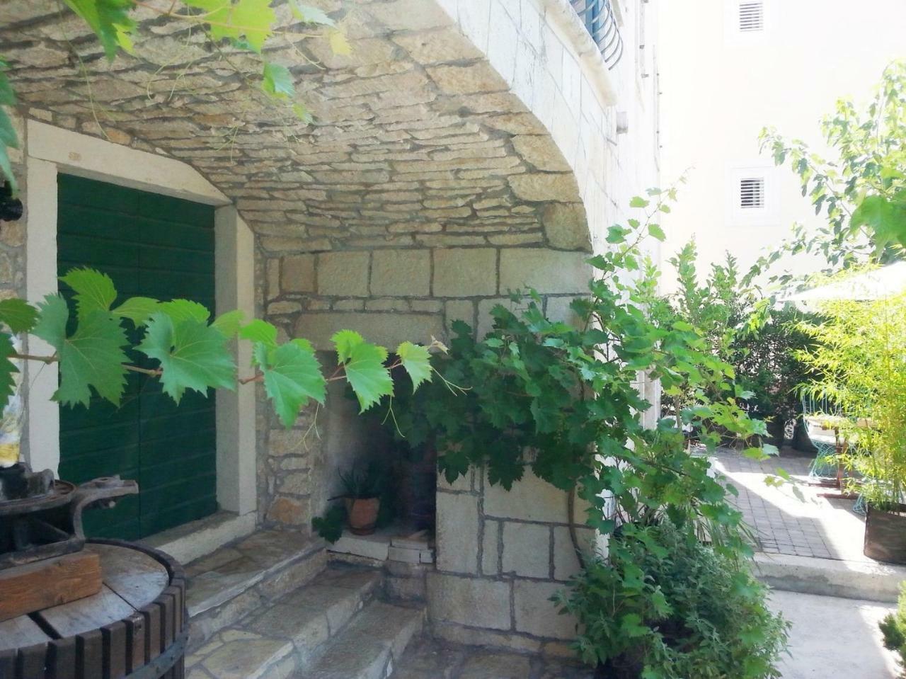 Villa Nikola Брела Екстериор снимка